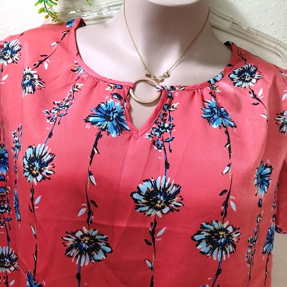 Elegant Floral Pink Blouse - Picture 2 of 4